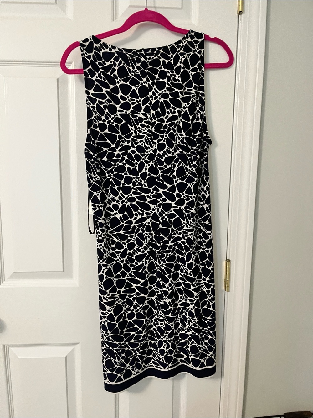 Sleeveless Black and White Midi Dress with Abstract Print